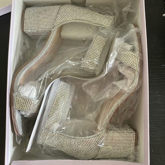 🆕 Top Moda | Delia Rhinestone Crystal Embellished Block Heel Sandal - Picture 12 of 12